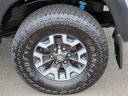 Used 2022 Toyota Tacoma TRD Off-Road w/ TRD Premium Off Road Package image 15