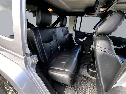 Used 2014 Jeep Wrangler Unlimited Rubicon w/ Dual Top Group AWD/4WD image 24