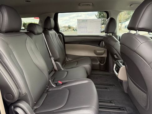 New 2026 Kia Carnival LXS FWD image 14