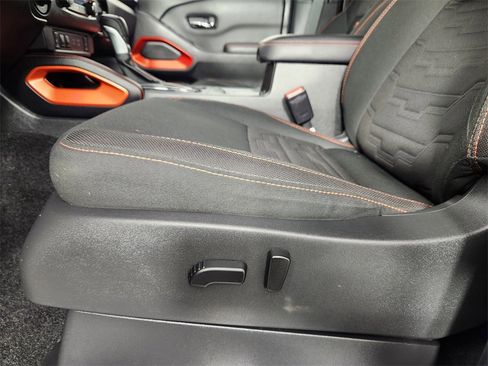 Used 2023 Nissan Frontier PRO-4X w/ Pro Convenience Package image 12