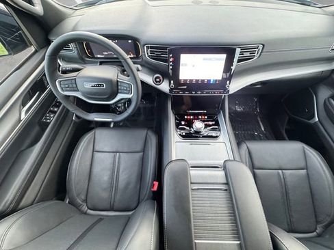 Used 2025 Jeep Wagoneer Series II image 20