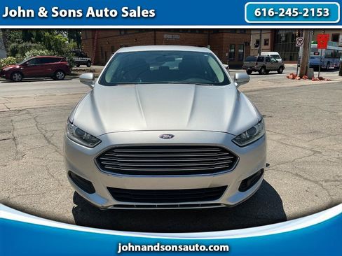 Used 2016 Ford Fusion SE FWD image 1