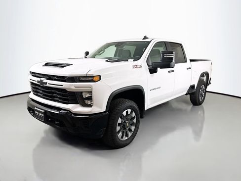 Used 2024 Chevrolet Silverado 2500 Custom w/ Custom Value Package image 3