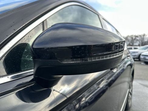 Used 2020 Volkswagen Tiguan SE w/ Panoramic Sunroof Package FWD image 10