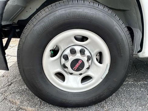 Used 2024 GMC Savana 2500 RWD image 12