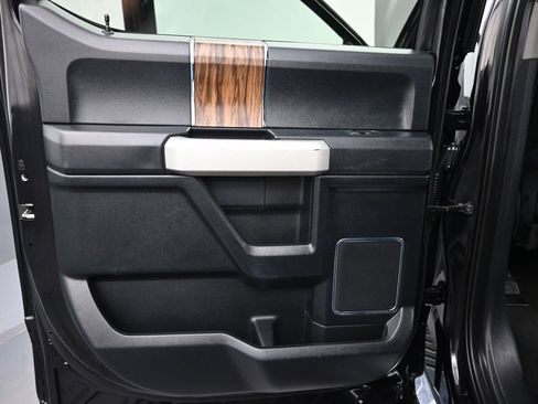 Used 2019 Ford F150 Lariat image 17