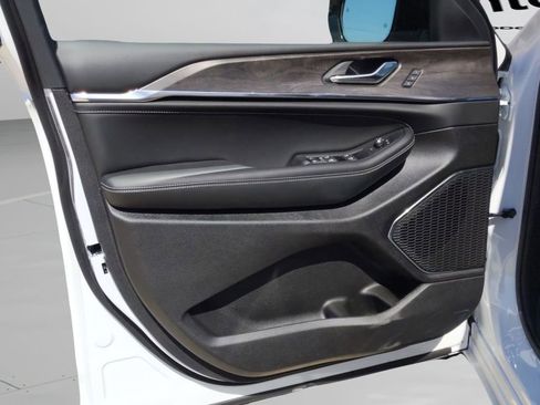 New 2025 Jeep Grand Cherokee L Overland w/ Trailer Tow Package image 12