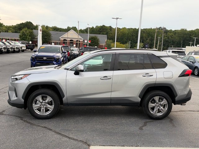 Used 2025 Toyota RAV4 XLE FWD image 7