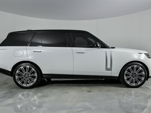Used 2024 Land Rover Range Rover Long Wheelbase Autobiography image 14