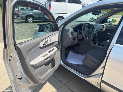 Used 2012 Chevrolet Traverse LS FWD image 7