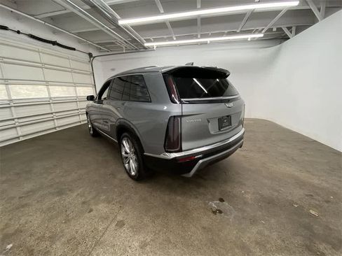 Used 2026 Cadillac Vistiq Premium Luxury image 4