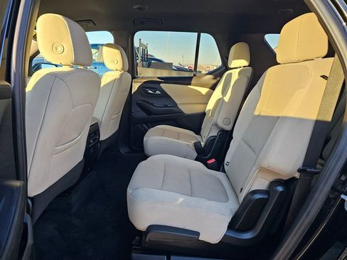 Used 2022 Chevrolet Traverse LT image 13