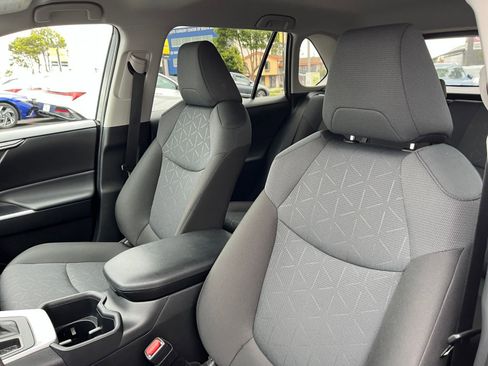 Used 2025 Toyota RAV4 XLE image 36