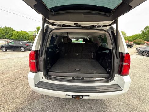 Used 2019 Chevrolet Suburban LT RWD image 27