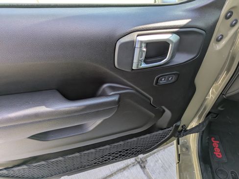 Used 2025 Jeep Wrangler Sport image 12