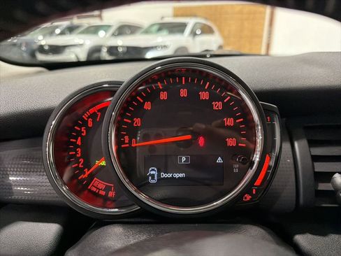 Used 2018 MINI Cooper 4-Door Hardtop image 15