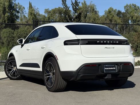 Used 2025 Porsche Macan 4S Electric image 3