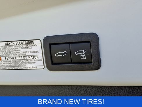 Used 2024 Toyota Corolla Cross XLE w/ Convenience Package AWD/4WD image 31