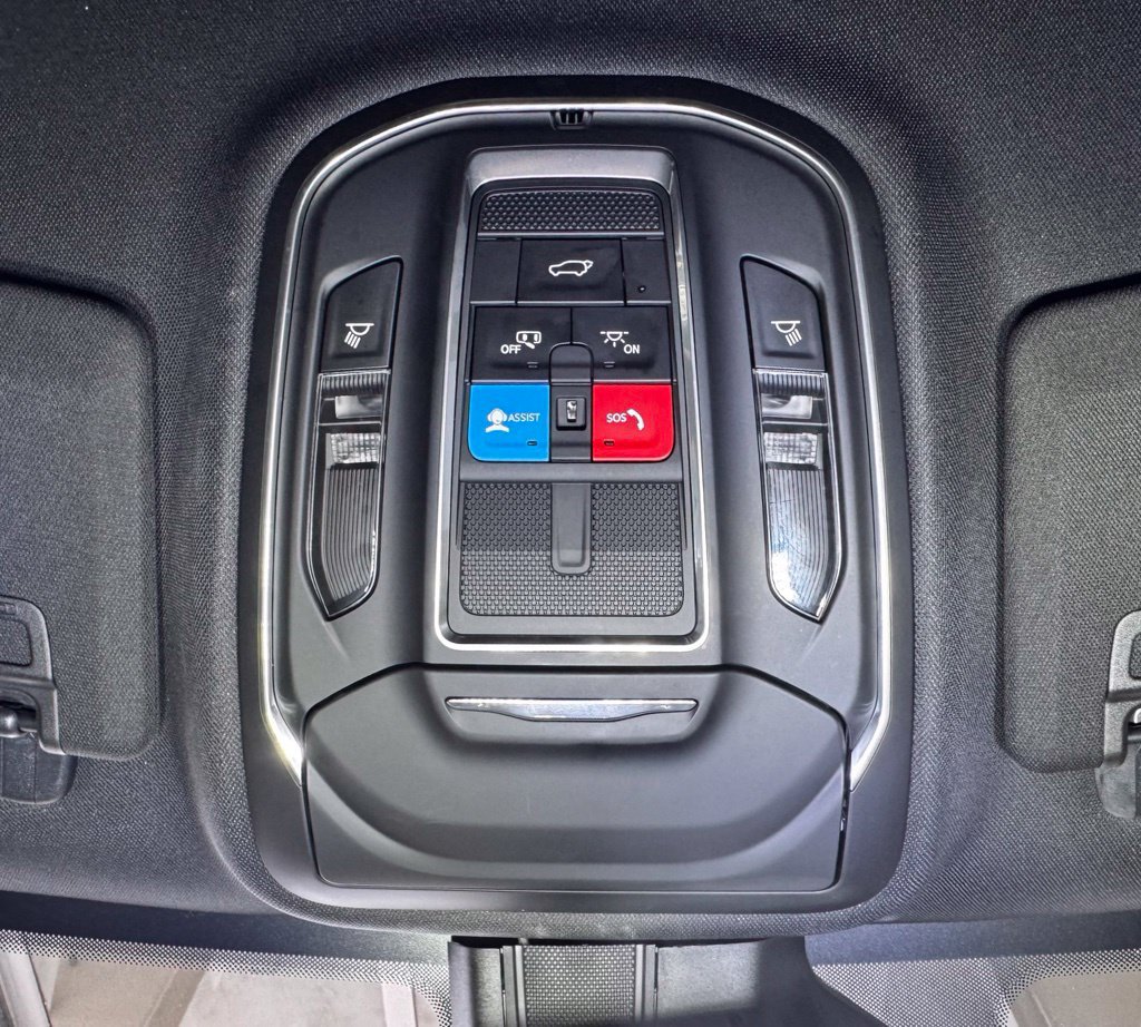 Used 2024 Jeep Grand Cherokee Altitude AWD/4WD image 31