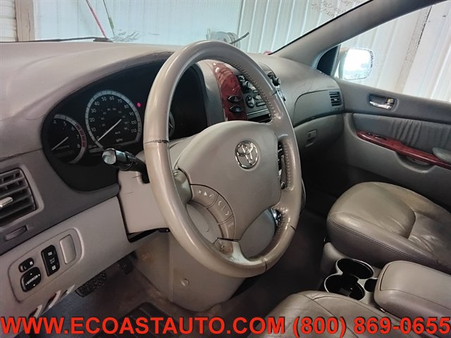 Used 2004 Toyota Sienna XLE w/ XLE Pkg 17 AWD/4WD image 12