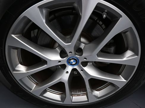 Used 2025 BMW X5 xDrive50e AWD/4WD image 47