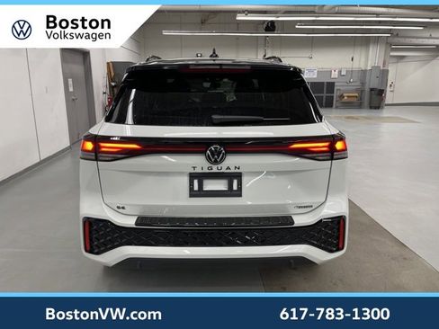 New 2026 Volkswagen Tiguan SE R-Line image 3