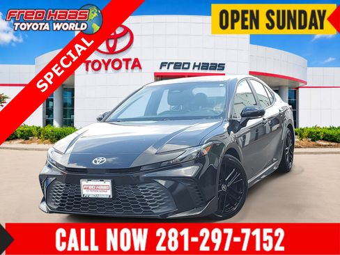 Used 2025 Toyota Camry SE FWD image 1