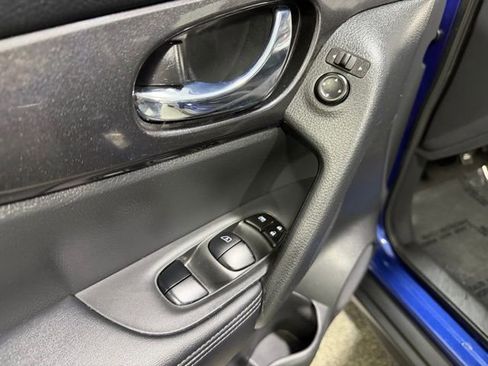 Used 2018 Nissan Rogue S image 18