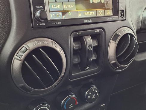 Used 2014 Jeep Wrangler Unlimited Sport image 17