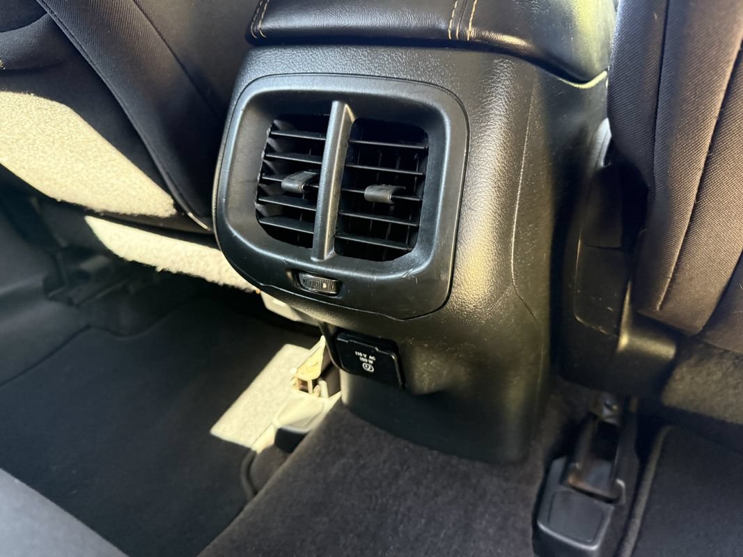 Used 2015 Jeep Cherokee Latitude w/ Cold Weather Group AWD/4WD image 37