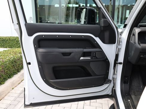 Used 2023 Land Rover Defender 110 X-Dynamic SE AWD/4WD image 11