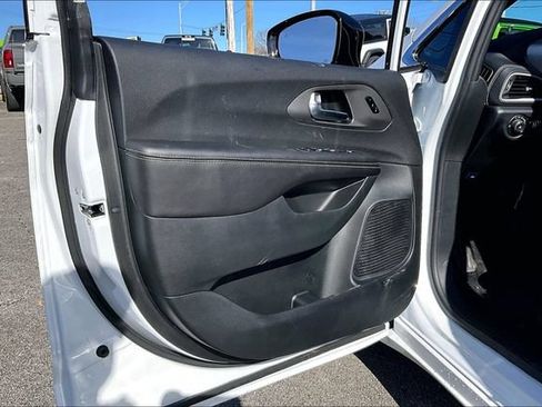 New 2026 Chrysler Pacifica Select FWD image 13