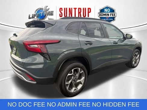 Used 2025 Chevrolet Trax LT FWD image 6