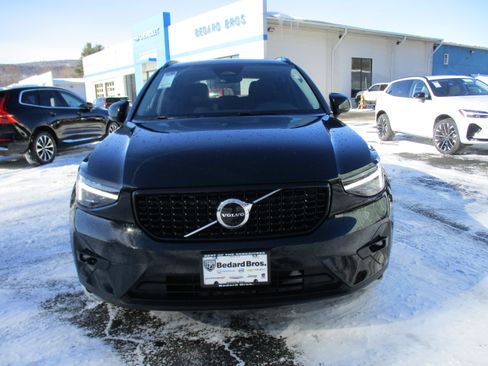 Certified 2023 Volvo XC40 B5 Ultimate w/ Protection Package Premier image 2