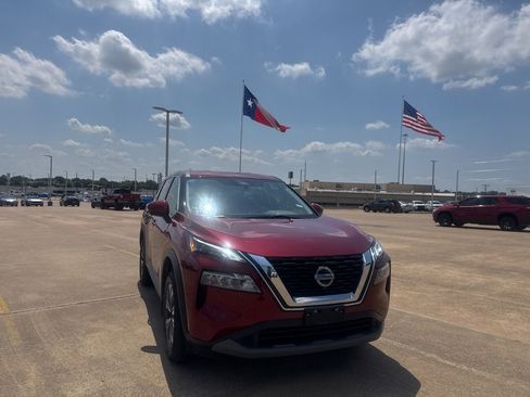 Used 2021 Nissan Rogue SV FWD image 3