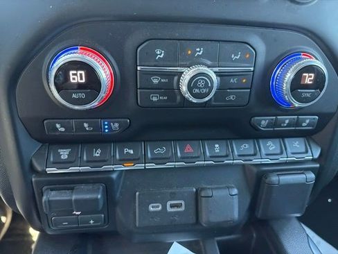 Used 2022 GMC Sierra 3500 Denali w/ Denali Black Diamond Edition AWD/4WD image 21