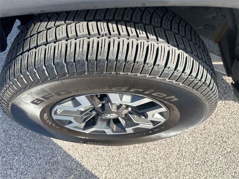 Used 2016 Toyota Tacoma TRD Off-Road image 17