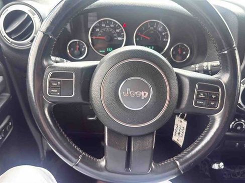 Used 2012 Jeep Wrangler Unlimited Rubicon AWD/4WD image 16