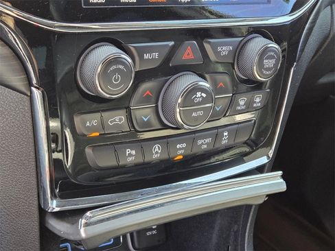 Used 2019 Jeep Grand Cherokee Altitude image 17