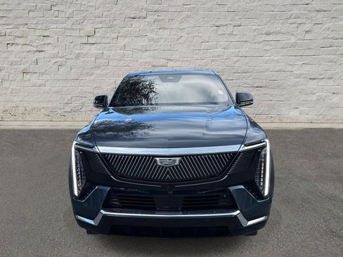 Certified 2025 Cadillac Escalade IQ Luxury 2 w/ LPO, Premium Carpet Package image 2