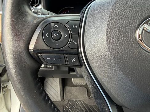 Used 2020 Toyota RAV4 Limited image 17