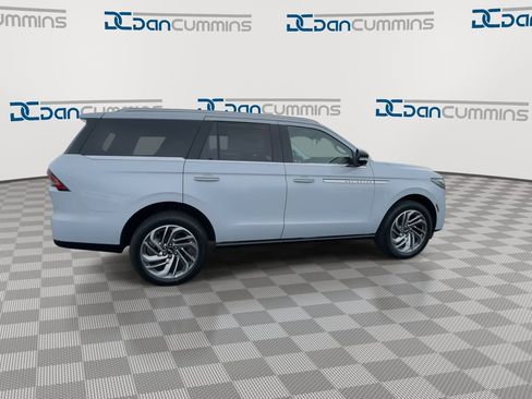 New 2025 Lincoln Navigator Reserve image 10