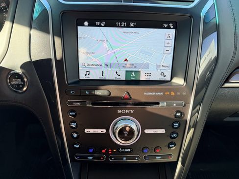 Used 2017 Ford Explorer Platinum image 32