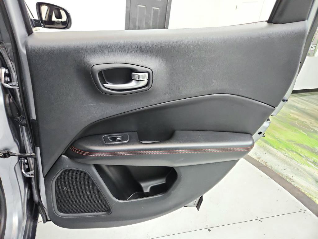 Used 2018 Jeep Compass Trailhawk AWD/4WD image 26