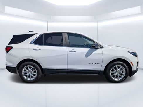 Used 2022 Chevrolet Equinox LT AWD/4WD image 2