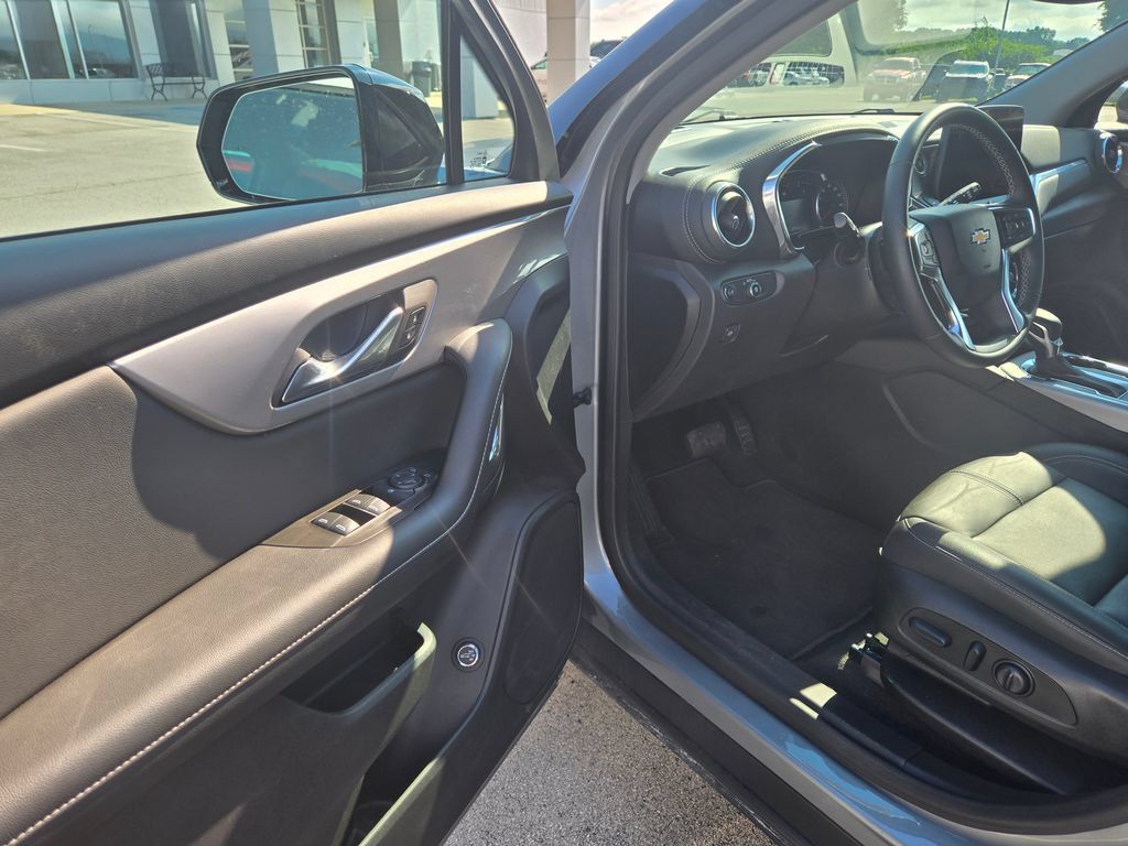 Used 2024 Chevrolet Blazer LT w/ Midnight/Sport Edition FWD image 6