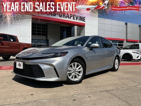 Used 2025 Toyota Camry LE image 1
