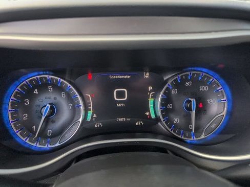 Used 2023 Chrysler Pacifica Touring-L FWD image 26