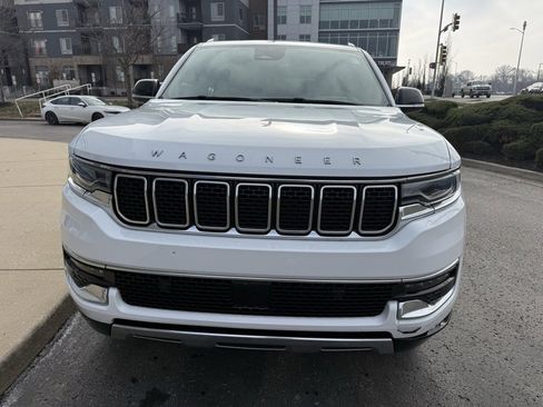 Used 2023 Jeep Wagoneer Series III w/ Preferred Equipment Group image 9