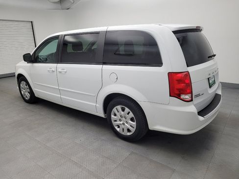 Used 2017 Dodge Grand Caravan SE image 3